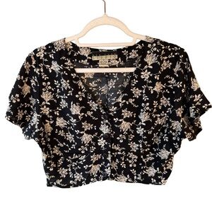 New York Studio Black and White Floral Cropped Blouse Size 8 Minimalist Summer